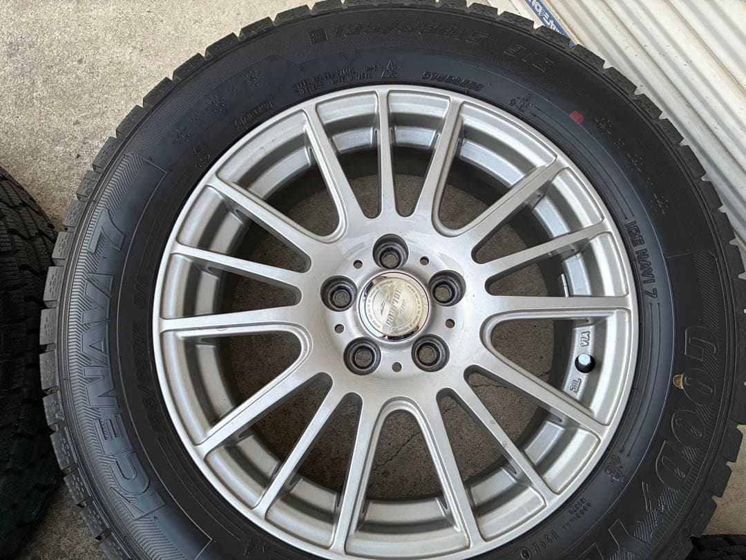 【送料込】22年バリ溝 スタッドレスタイヤ195/65R15 プリウスなど