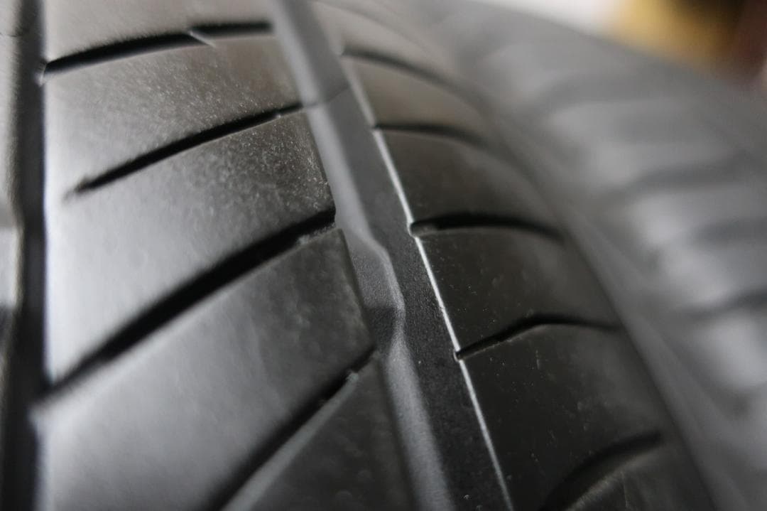 たきお様送料込　ヨコハマ　アドバン　dB　V552　225/45R18　バリ溝
