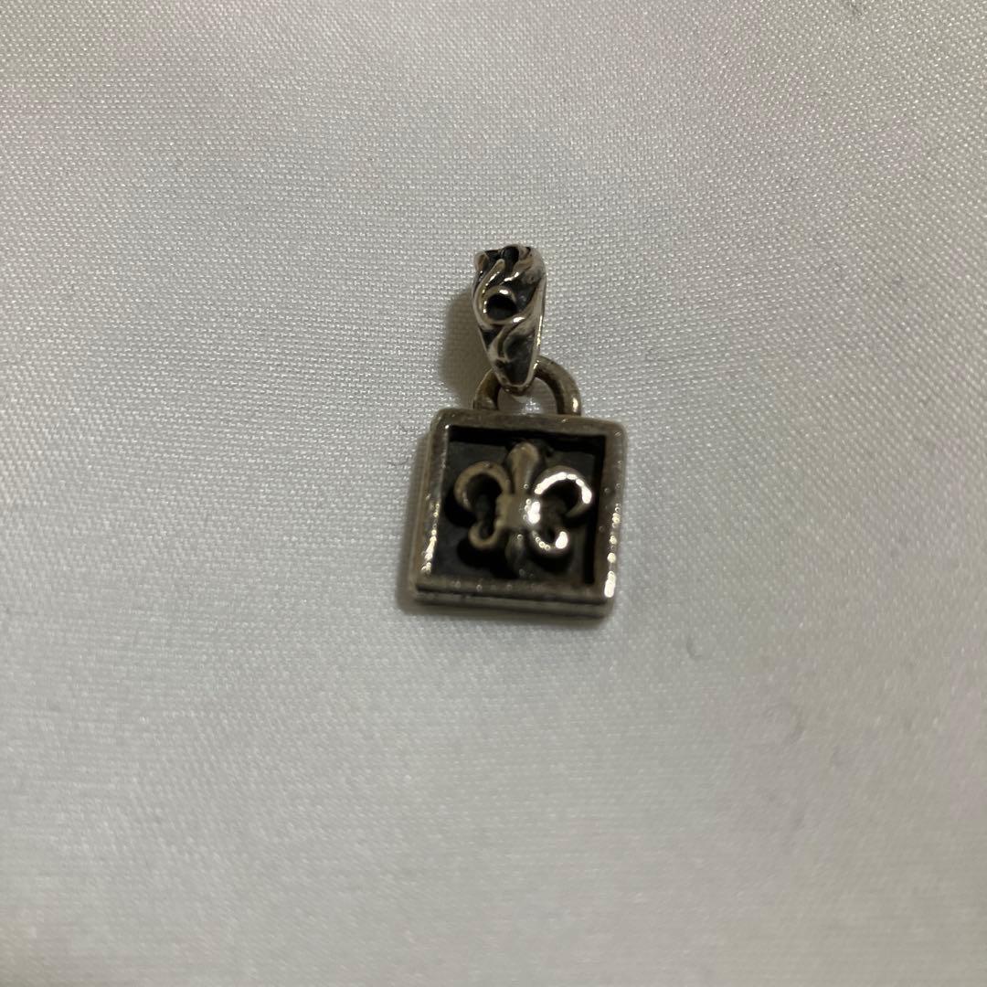 クロムハーツ　フレームドBSフレアチャーム