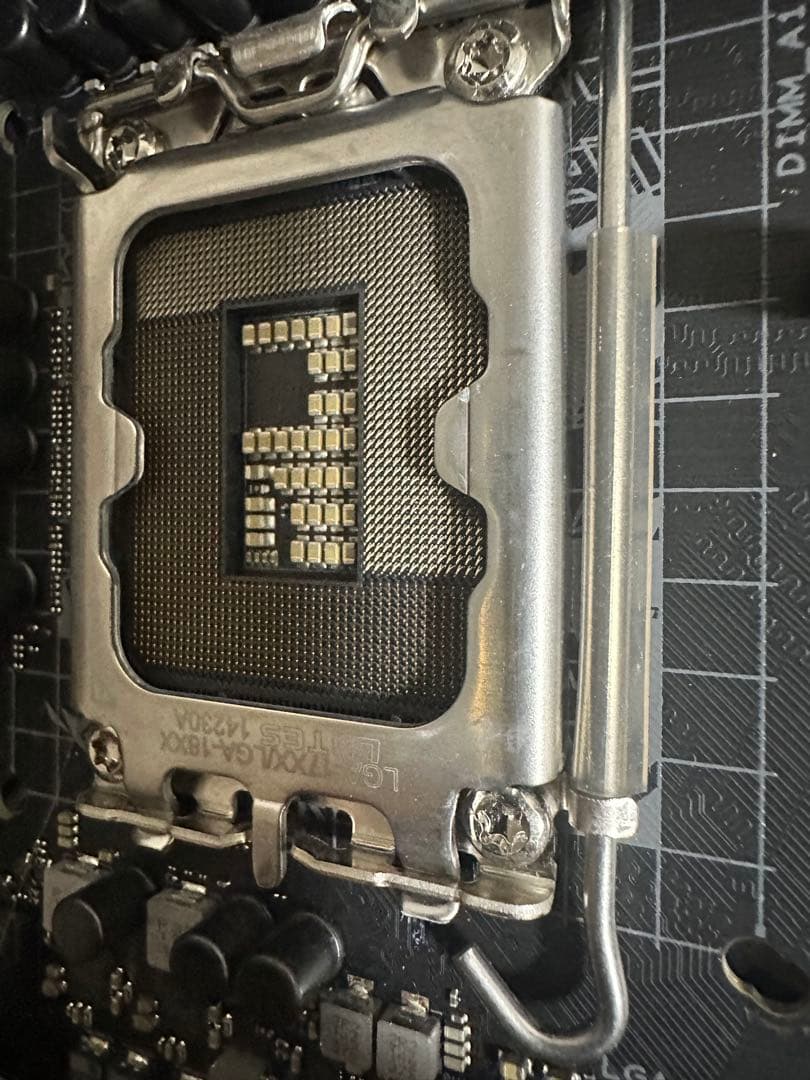 ROG STRIX Z690-F GAMING WIFI 本体