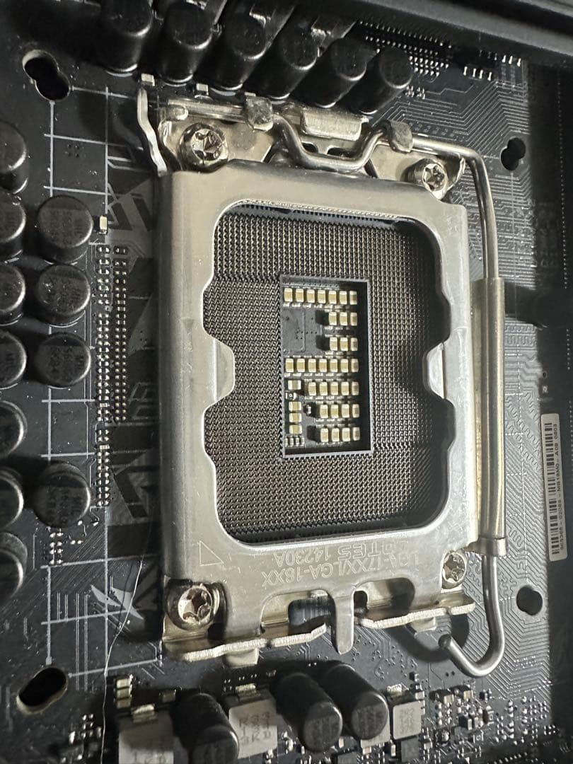 ROG STRIX Z690-F GAMING WIFI 本体