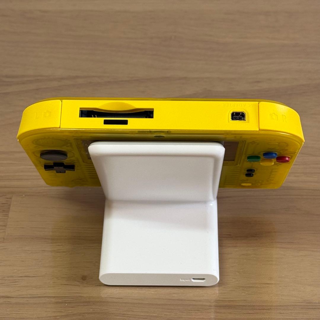 4-057【美品】ニンテンドー2DS ポケットモンスター ピカチュウ 箱付き