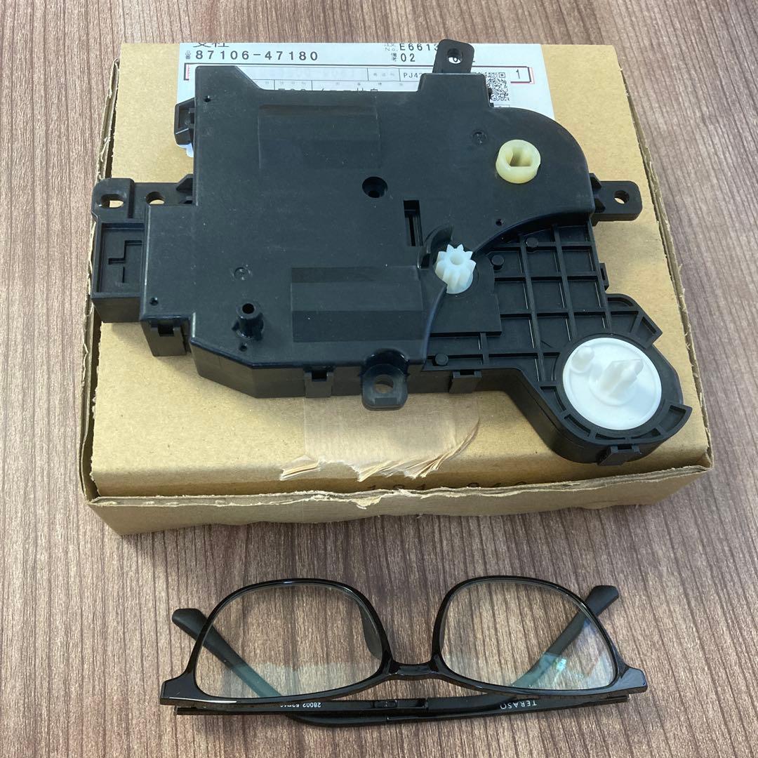 【新品未使用】プリウス　エアコン用SERVOモーター　87106-47180