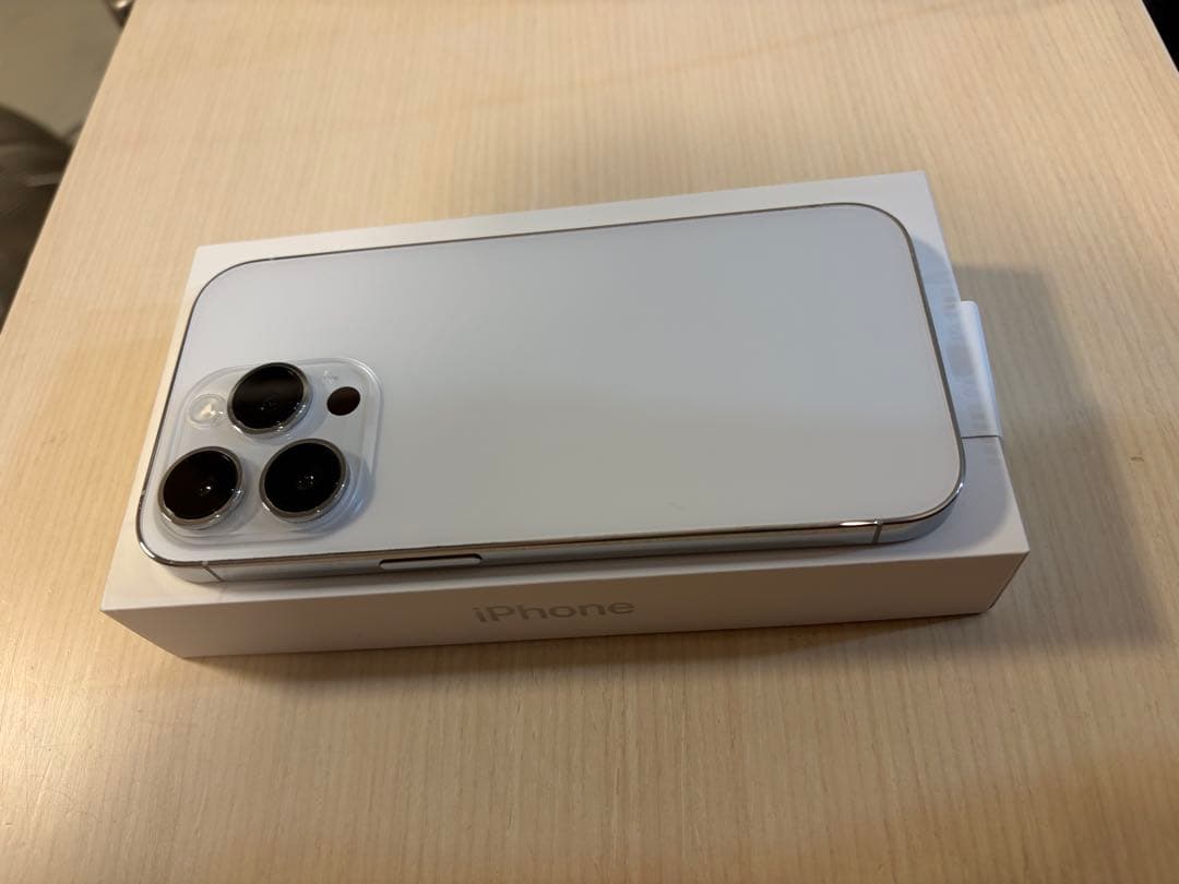 Apple iPhone 14 Pro シルバー 本体　256GB