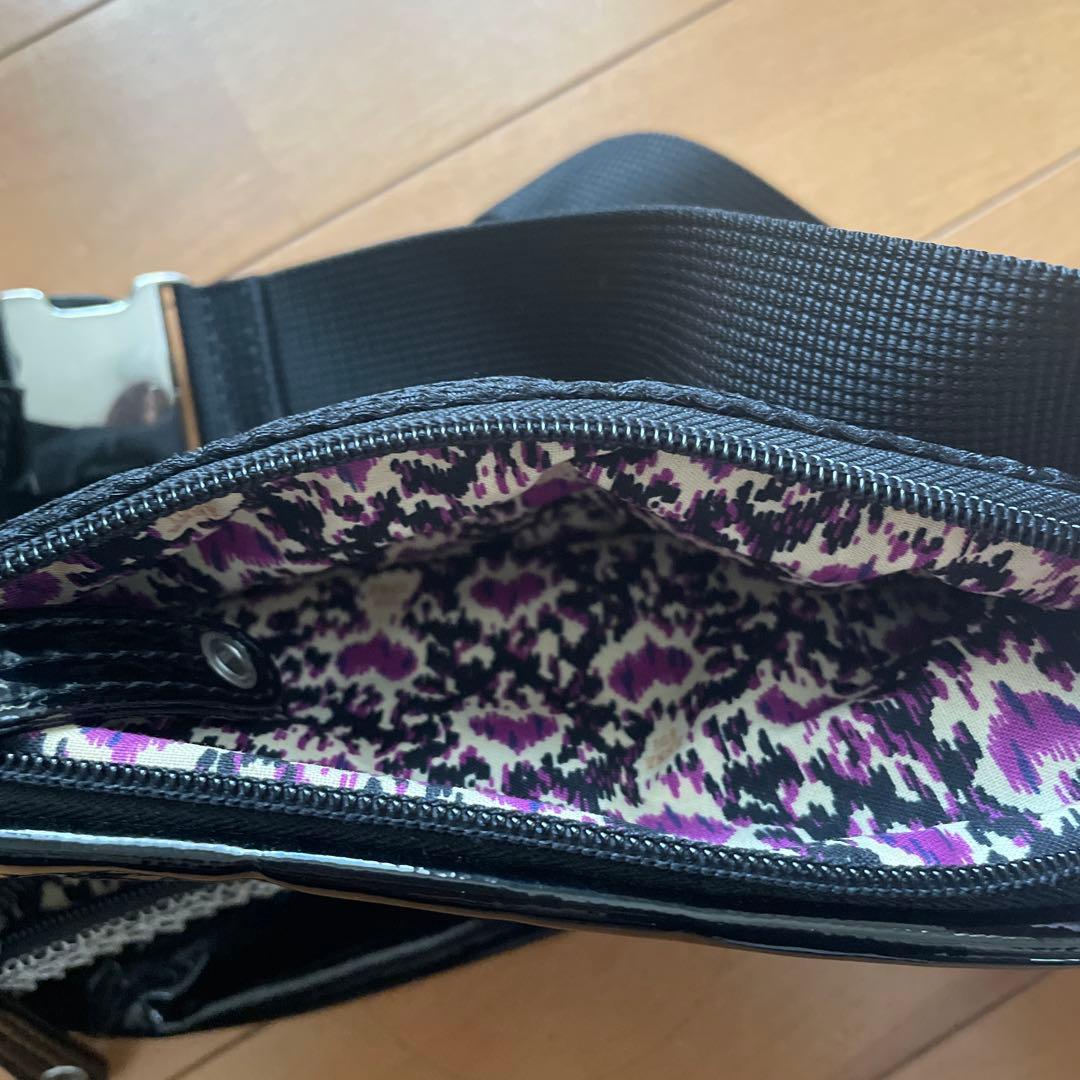 ANNA SUI ボディバッグ エナメルバッグ　ブラック　蝶