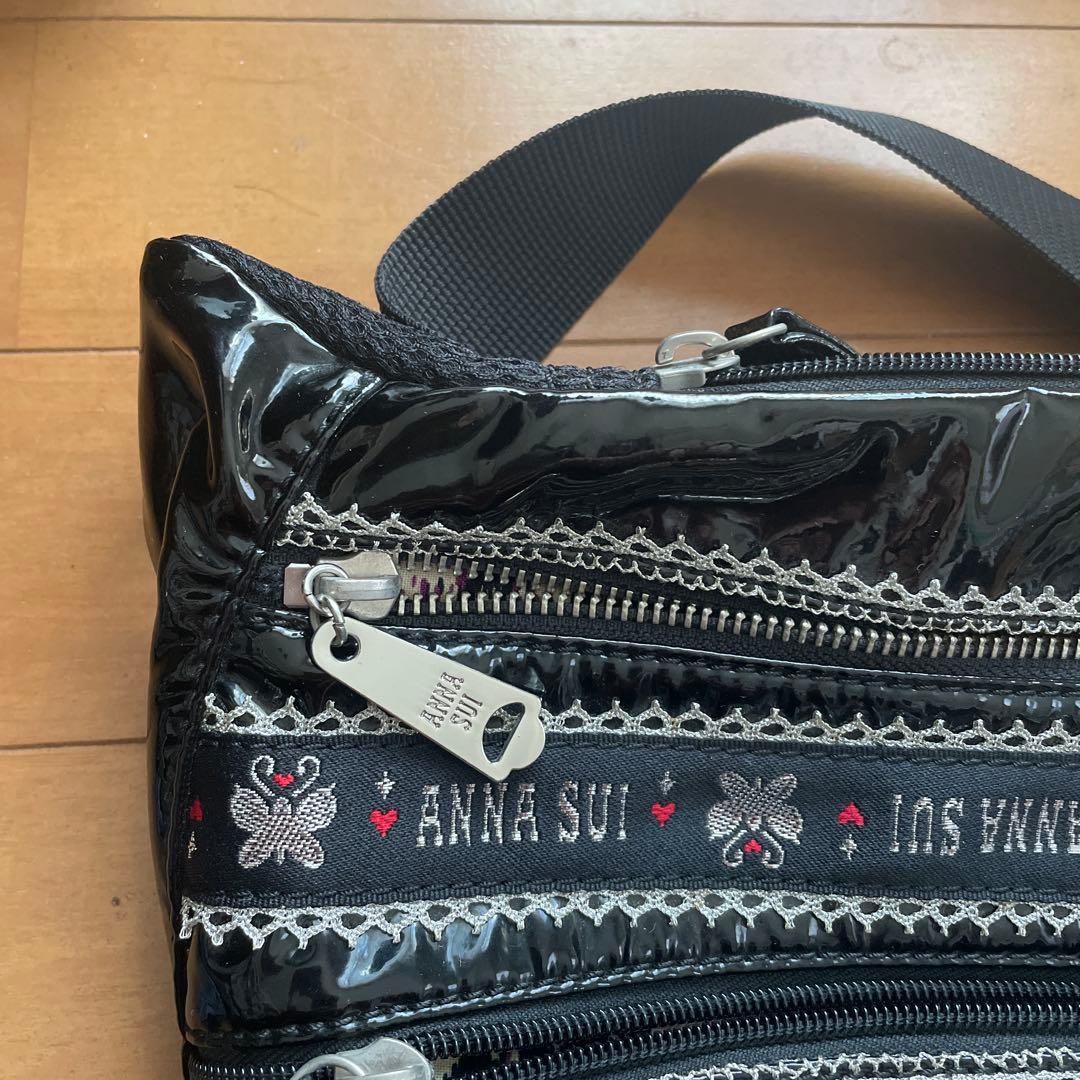 ANNA SUI ボディバッグ エナメルバッグ　ブラック　蝶