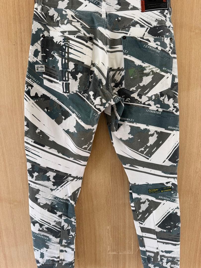 ぜんぜん　アイズフロンティア　作業服