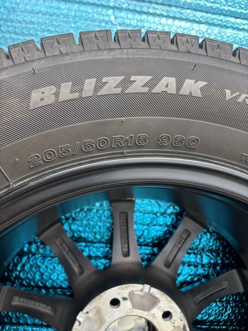 ブリザック 2025年製vrx3スタッドレスタイヤ 205/60R16バリ溝