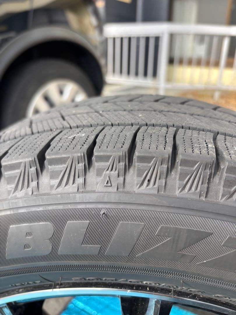 ブリザック 2025年製vrx3スタッドレスタイヤ 205/60R16バリ溝