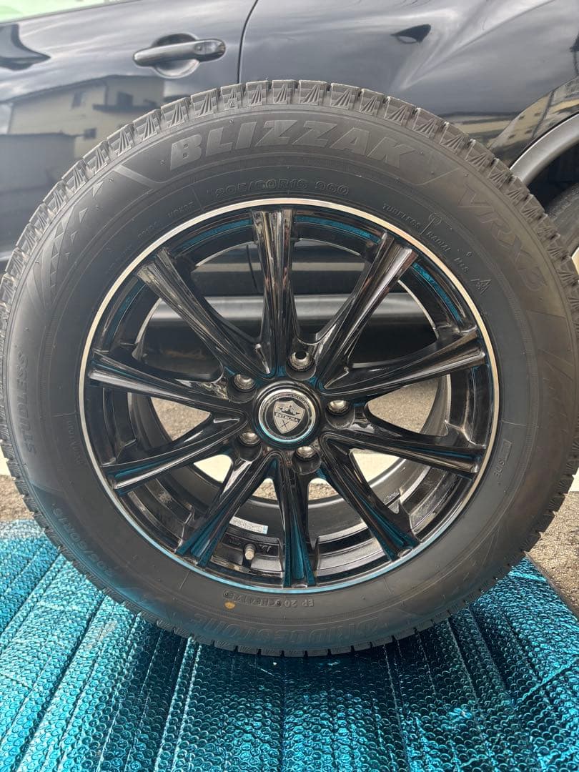 ブリザック 2025年製vrx3スタッドレスタイヤ 205/60R16バリ溝