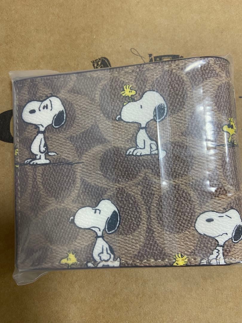 新品・未使用コーチCOACH スヌーピー 二つ折り財布