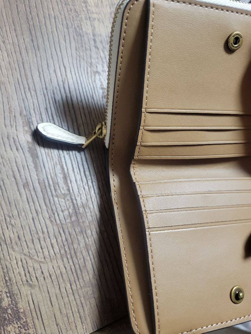 COACH二つ折り財布【美品】