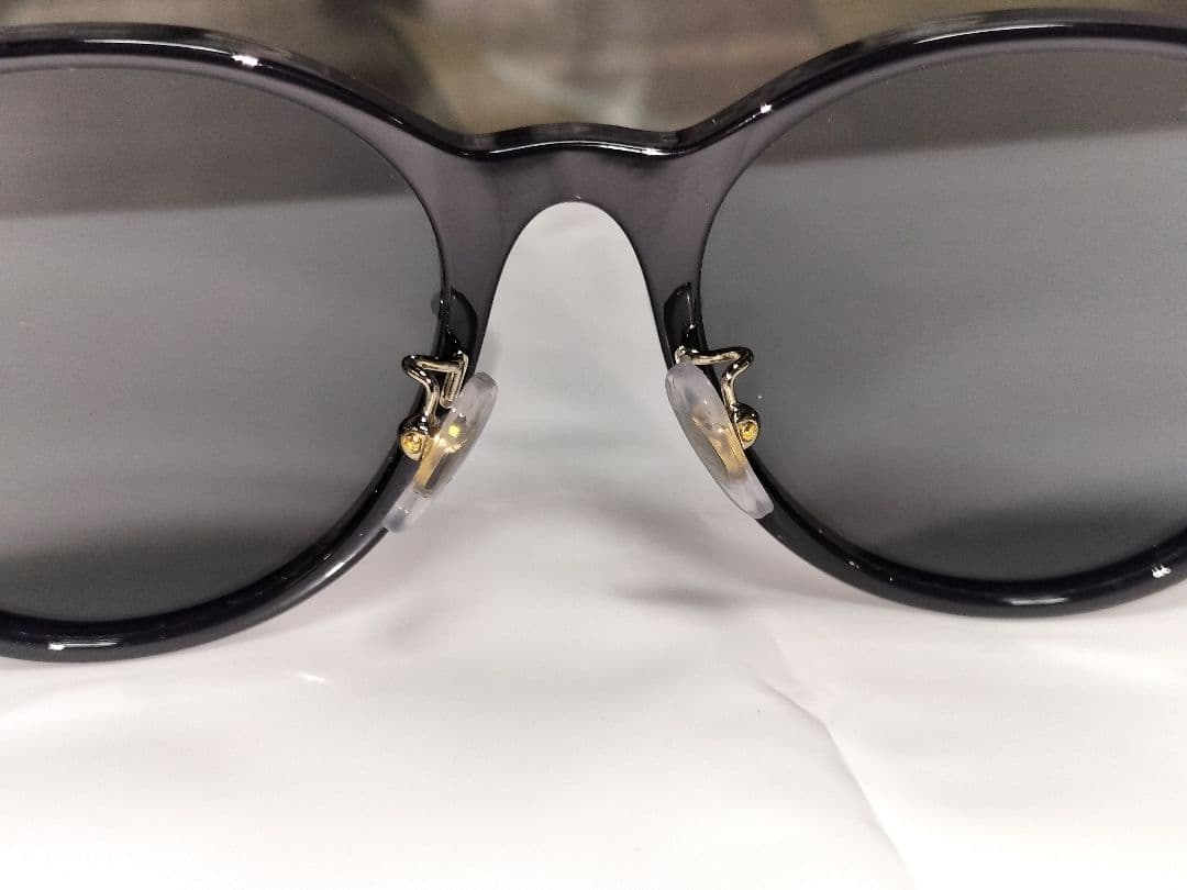Ray-BanサングラスRB4334D ブラックレンズ　テンプルカラーゴールド