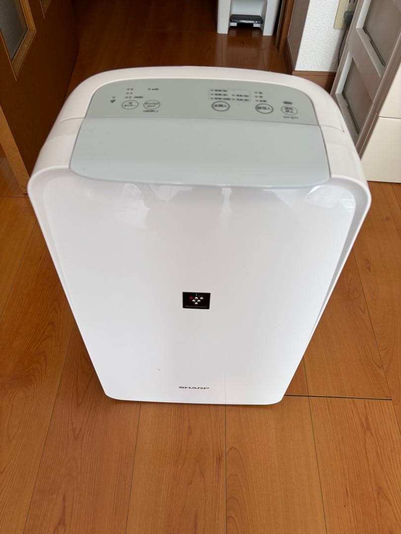 【美品】SHARP 衣類乾燥除湿機 CV-S71 プラズマクラスター7000