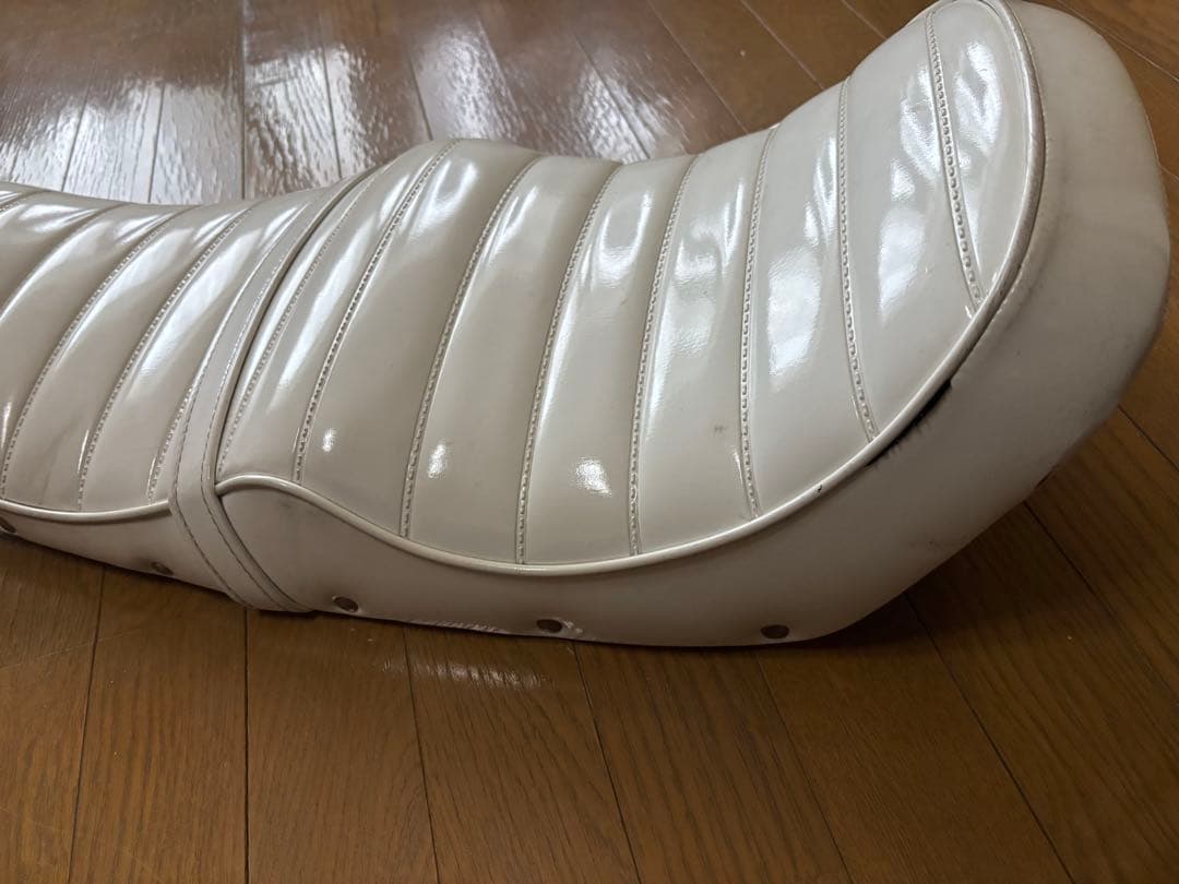 gs400 シート　白タックロール