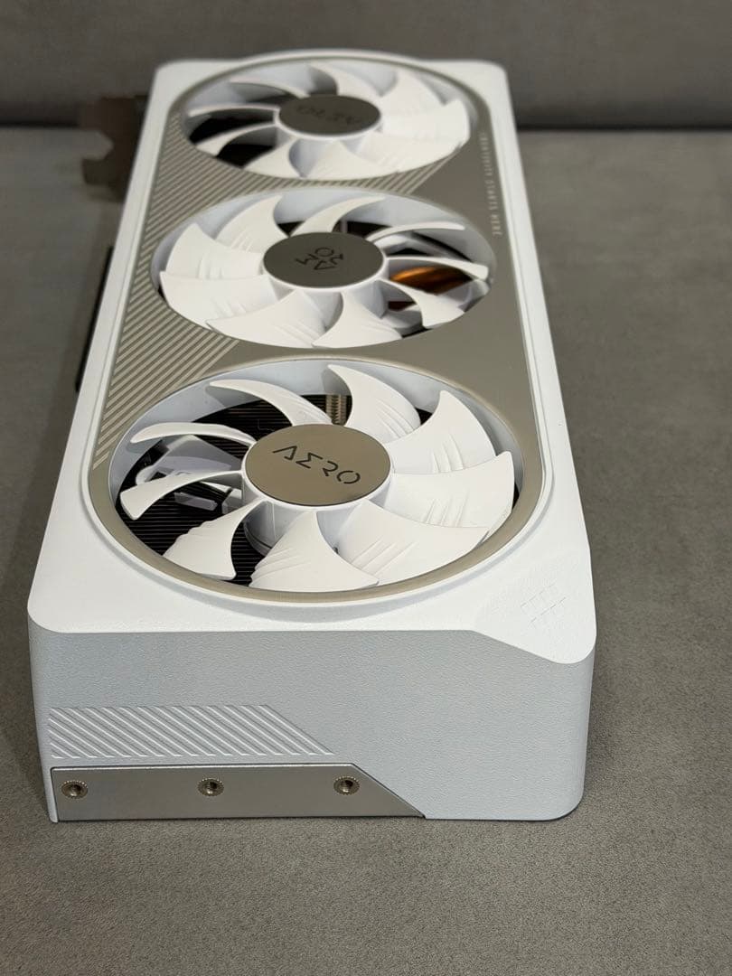 グラフィックボード・グラボ・ビデオカード GIGABYTE AERO OC SFF 16G RTX4070ti super