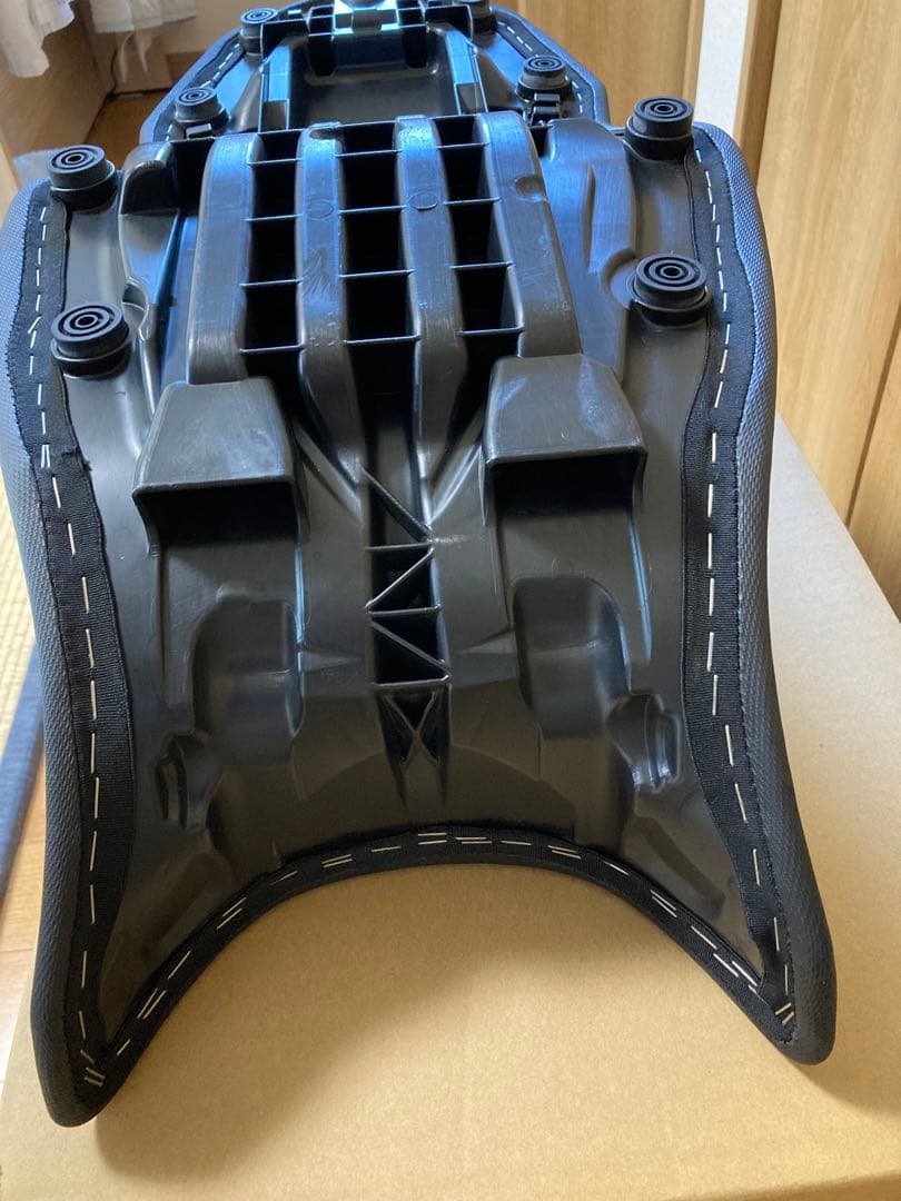  F900R 純正ローシート 品番　52538404285