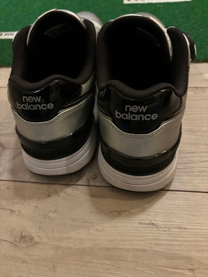 New Balance 女性用ゴルフシューズ シルバー