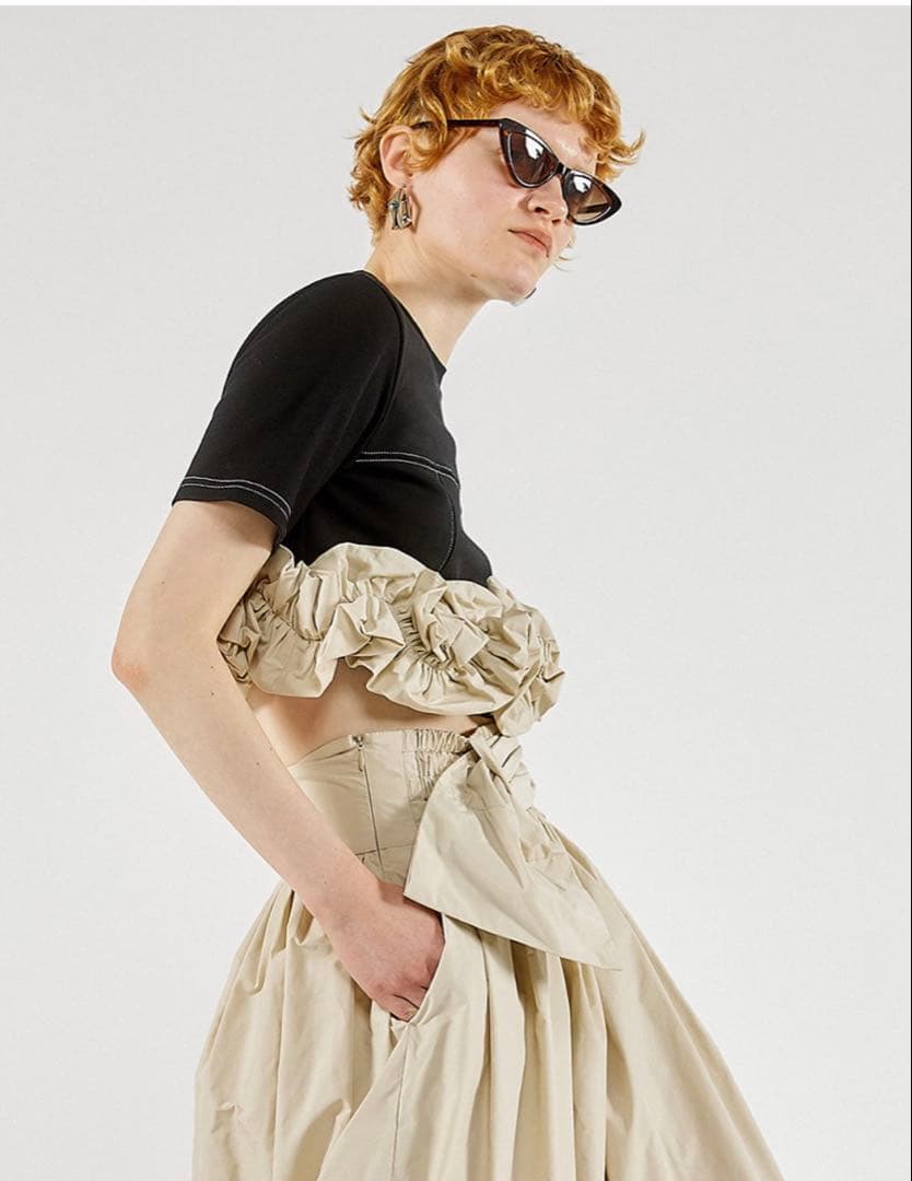 【4/6削除/完売品/メゾンスペシャル】 ショート丈フリルＴシャツ/黒