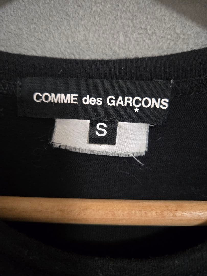 【COMME des GARCONS】 黒 クロステープメッセージTシャツ S