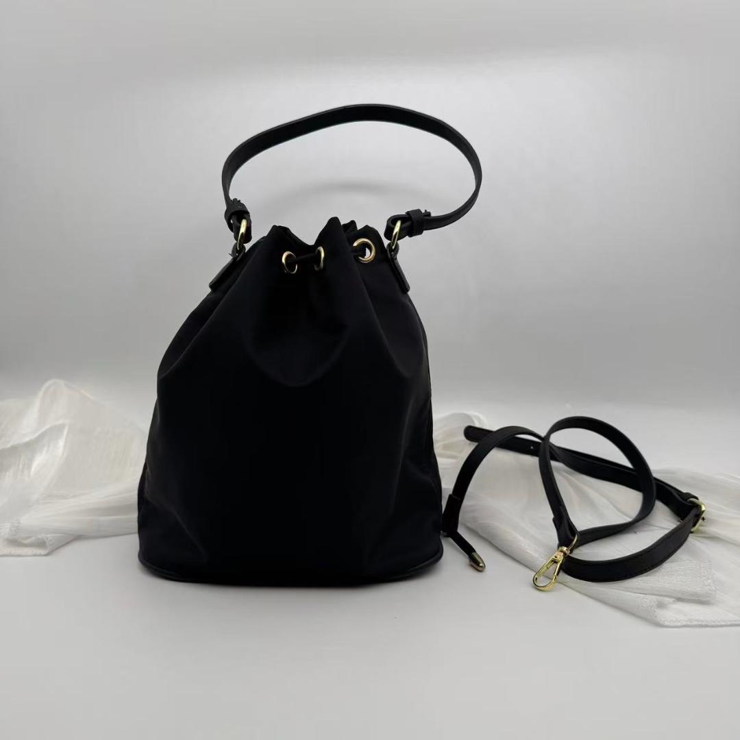 美品 PRADA ショルダーバッグ バケットバッグ