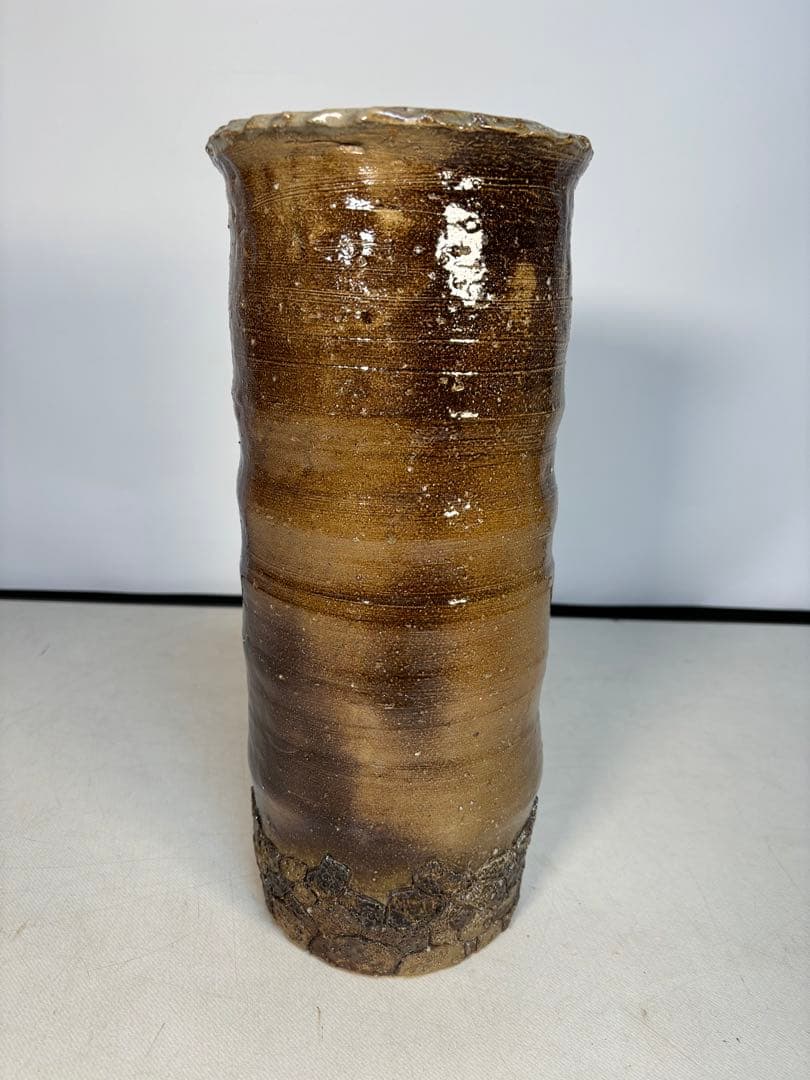 茶色 陶器 円筒形 花瓶