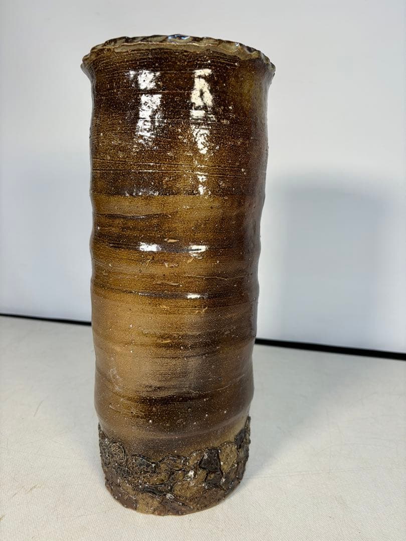 茶色 陶器 円筒形 花瓶