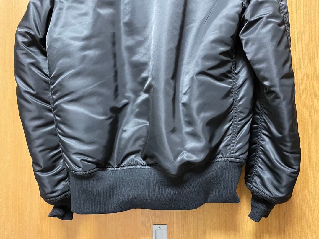 ALPHA INDUSTRIES MA-1 Lサイズ 丈長 細身 ブラック中綿入