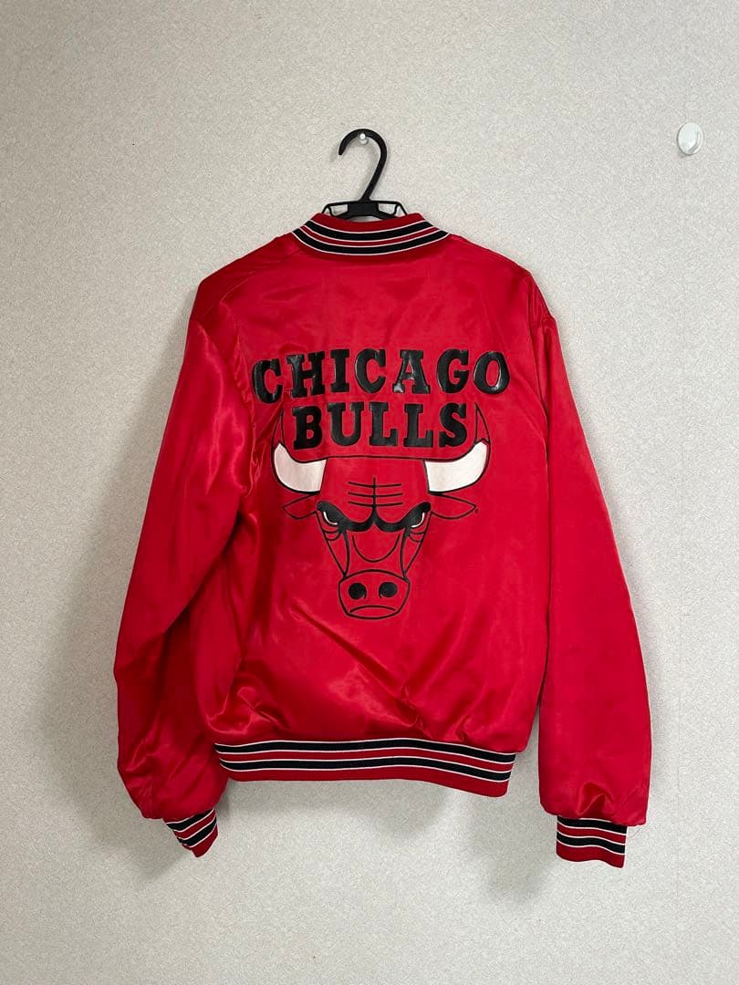 Chicago Bulls ボンバージャケット 赤 NBA