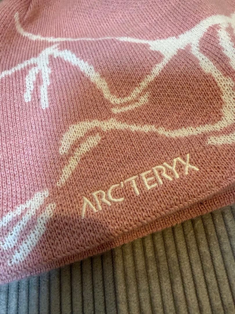 【即完売品】 ARC'TERYX ピンク ビーニー