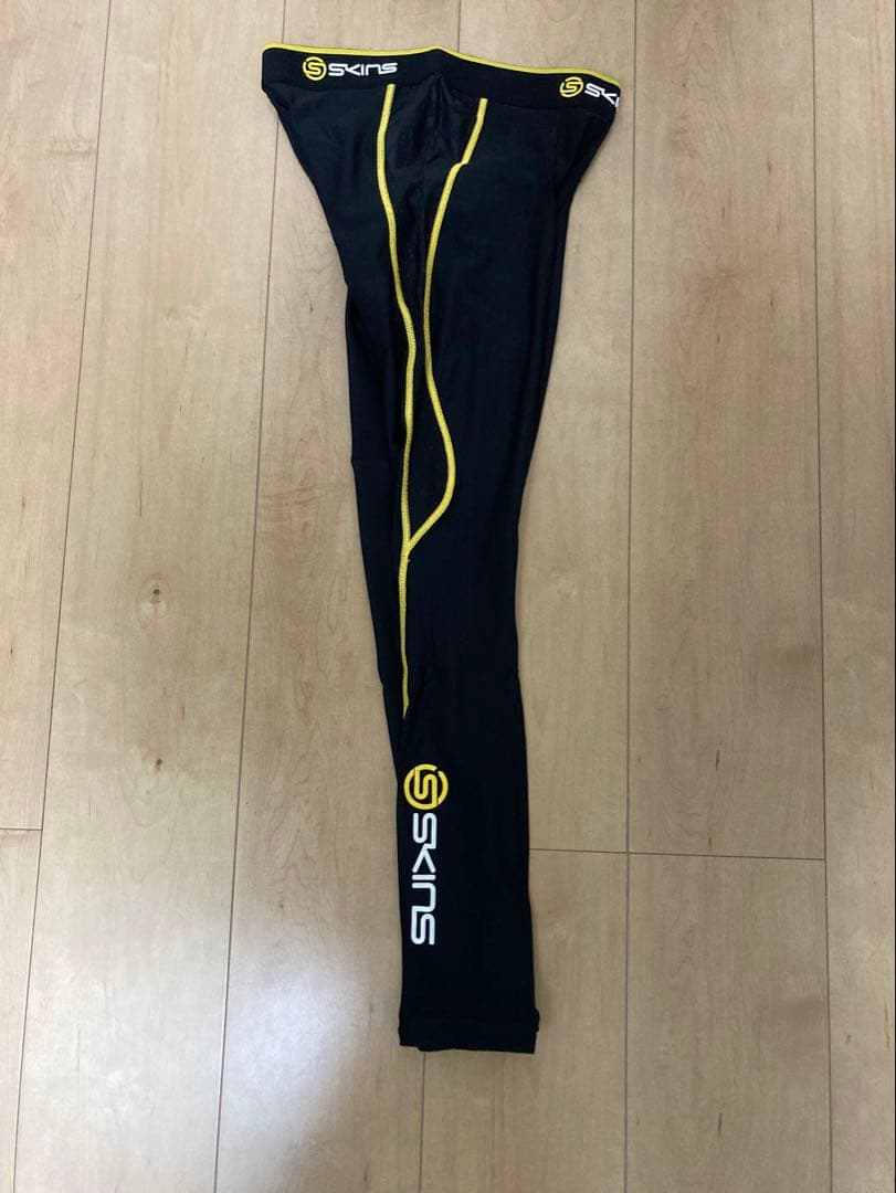 スキンズ A200 ロングシャツ ロングタイツ 上下セット Mサイズ 超美品