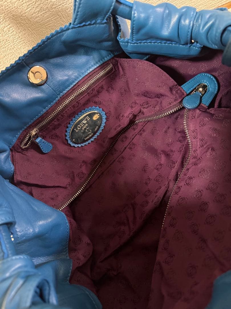 LOEWE 青いレザー バッグ