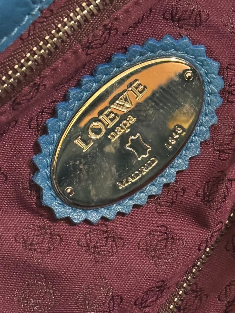 LOEWE 青いレザー バッグ