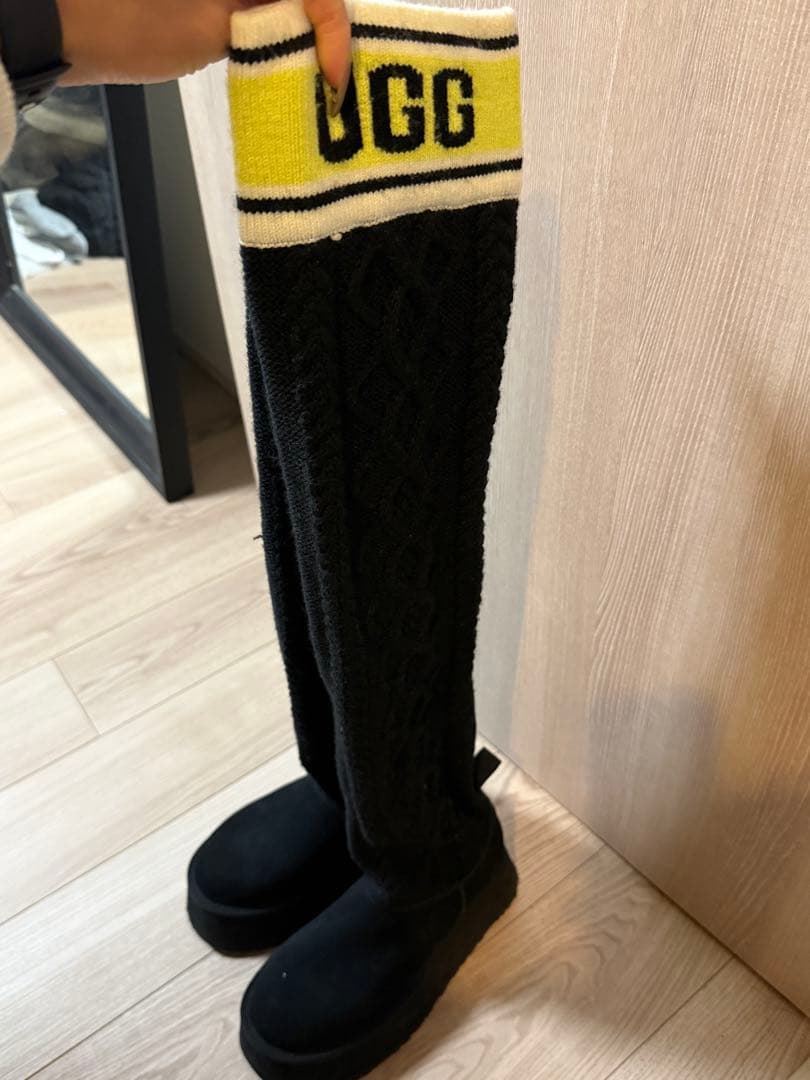 UGG 厚底ニットブーツ