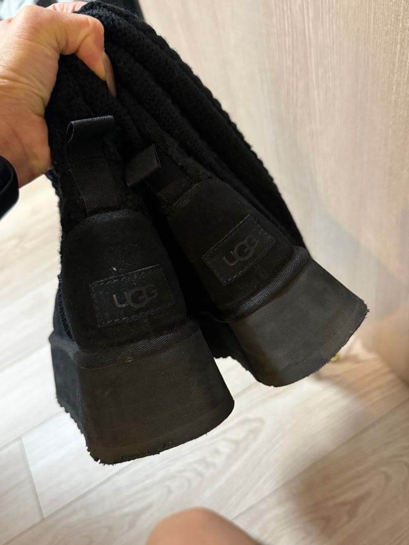 UGG 厚底ニットブーツ
