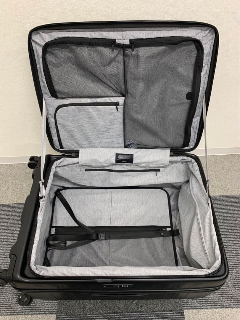 セ*木様 スーツケースCubo Large 新品　未使用品
