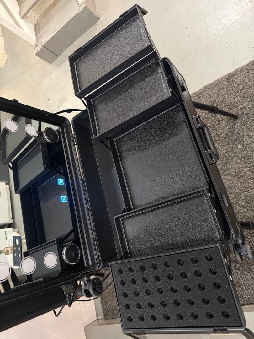 プロ用メイクボックス　ドレッサー　スーツケース　スピーカー付
