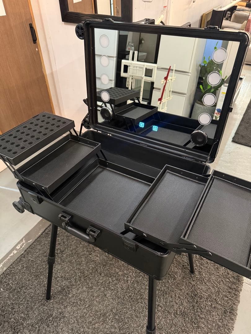 プロ用メイクボックス　ドレッサー　スーツケース　スピーカー付