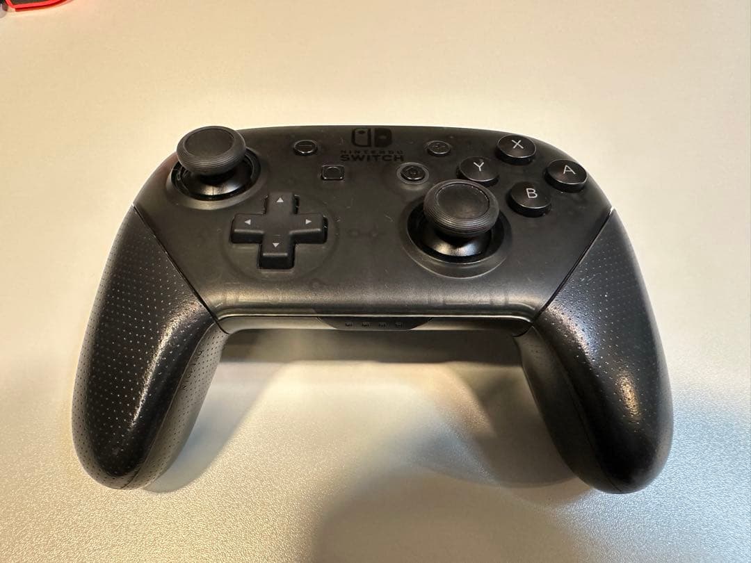 Nintendo Switch本体とおまけのProコントローラー