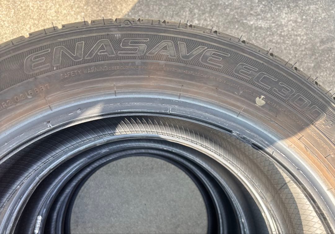 ①215/50R18 ダンロップ　EC300+ ４本のうち２本