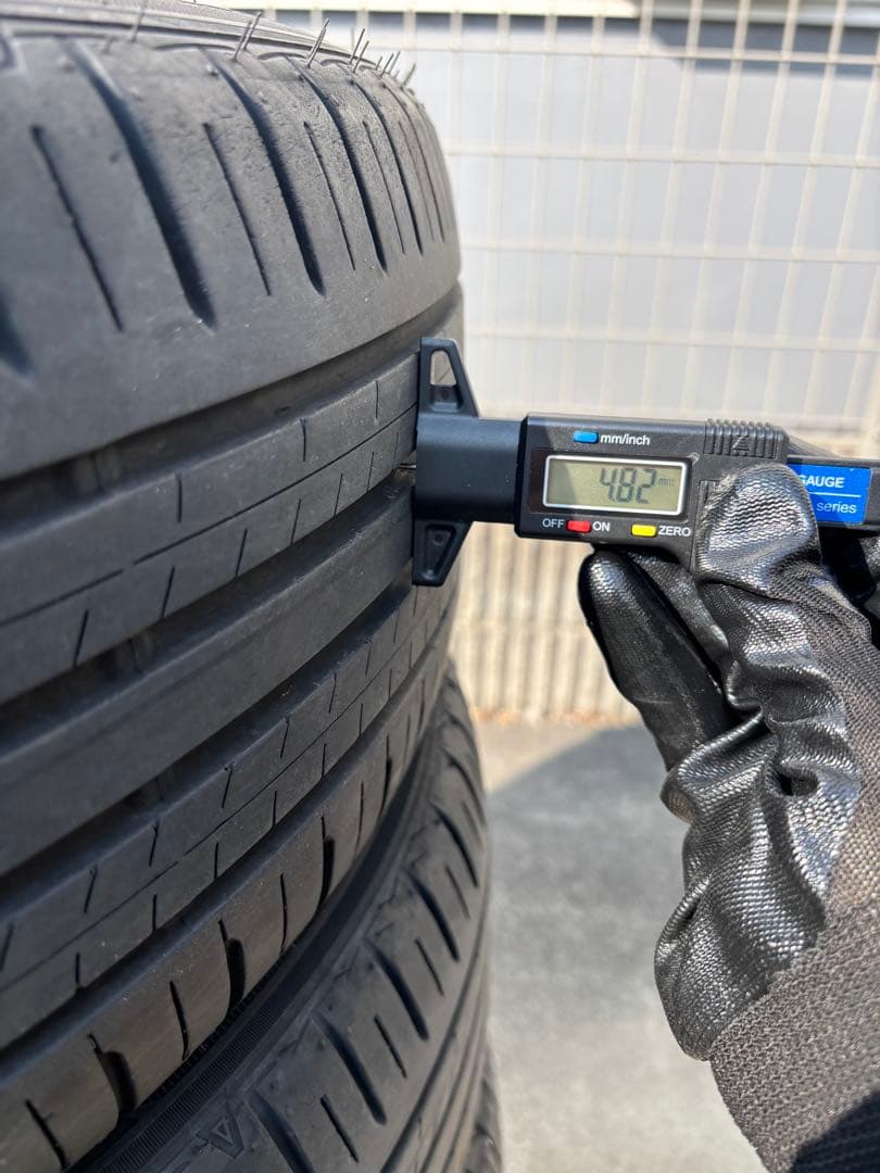 ①215/50R18 ダンロップ　EC300+ ４本のうち２本