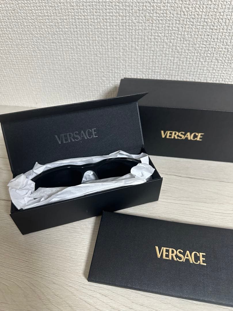 VERSACE ブラック メドゥーサ ビジー サングラス