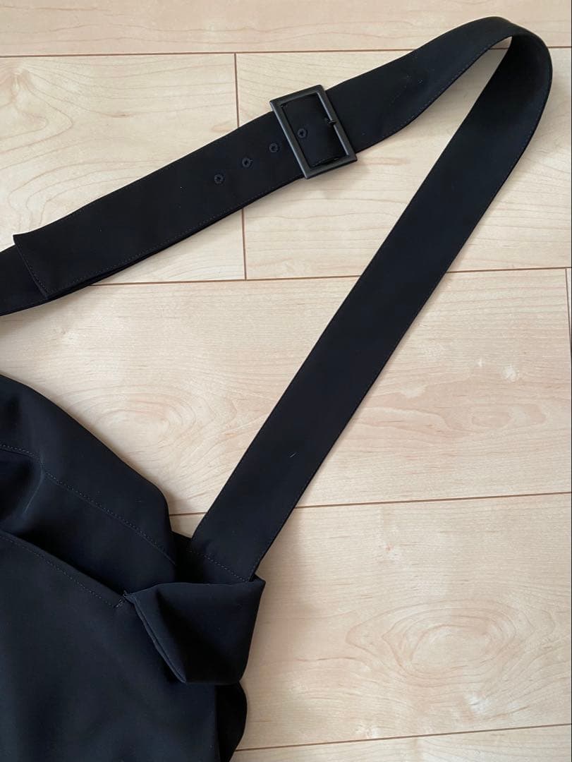 【限定値下げ】LIMI feu 25AW ダブルサテンワンショルダースカート　黒
