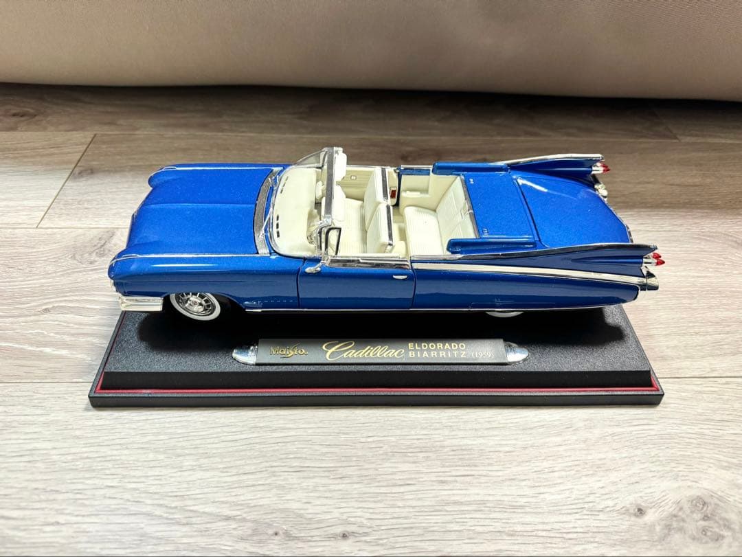 ダイキャストミニカー　1/18 キャデラック