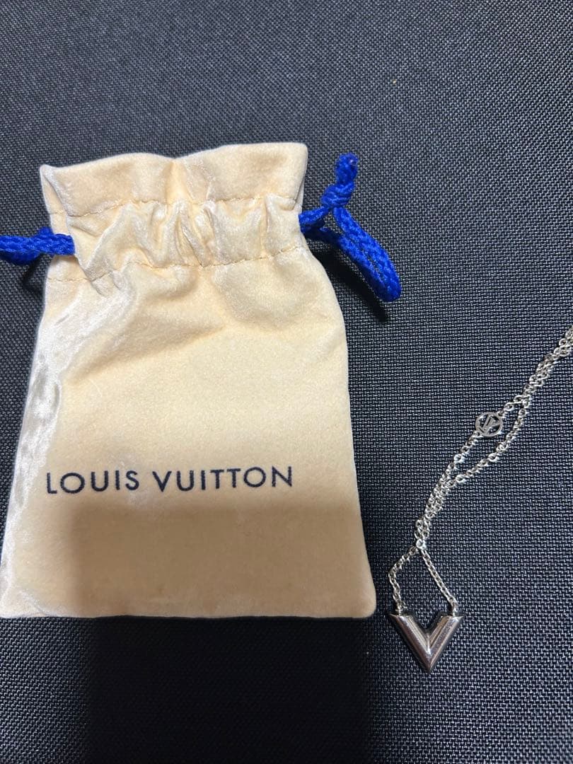 VUITTON エセンシャルV