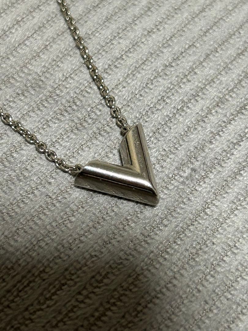 VUITTON エセンシャルV