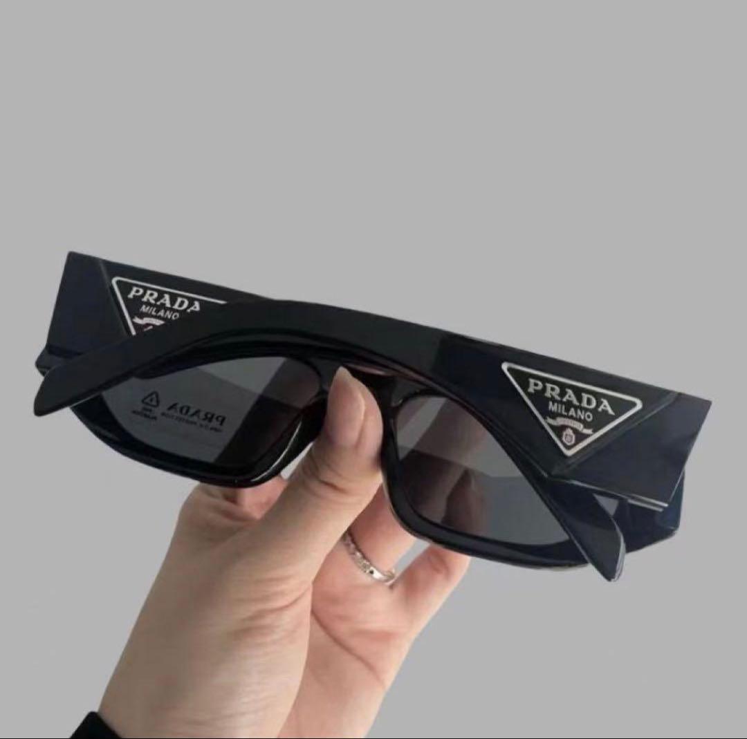 PRADA ブラックスクエアサングラス