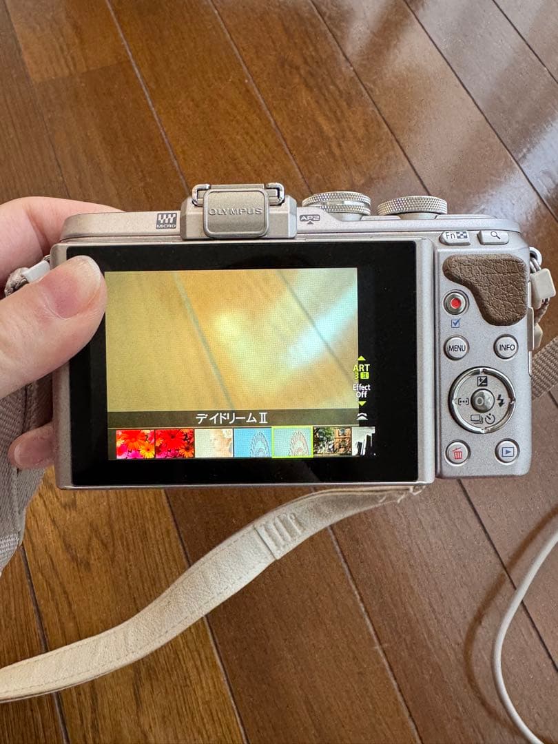 OLYMPUS E-PL8 ミラーレスカメラ