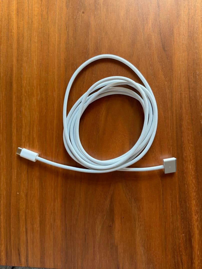 Apple 140W USB-C 電源アダプタ + MagSafe 3ケーブル
