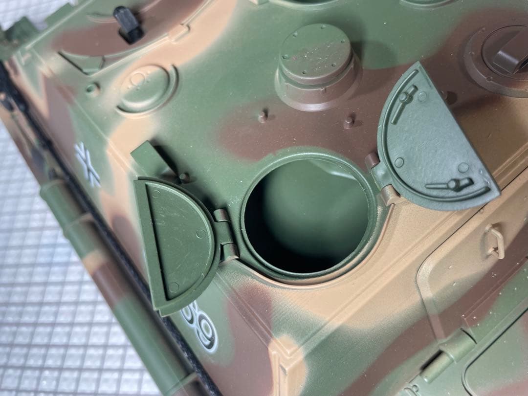新品同様！Pro 2ヘンロン1/16 【 JAGDPANTHER 】上部&パーツ
